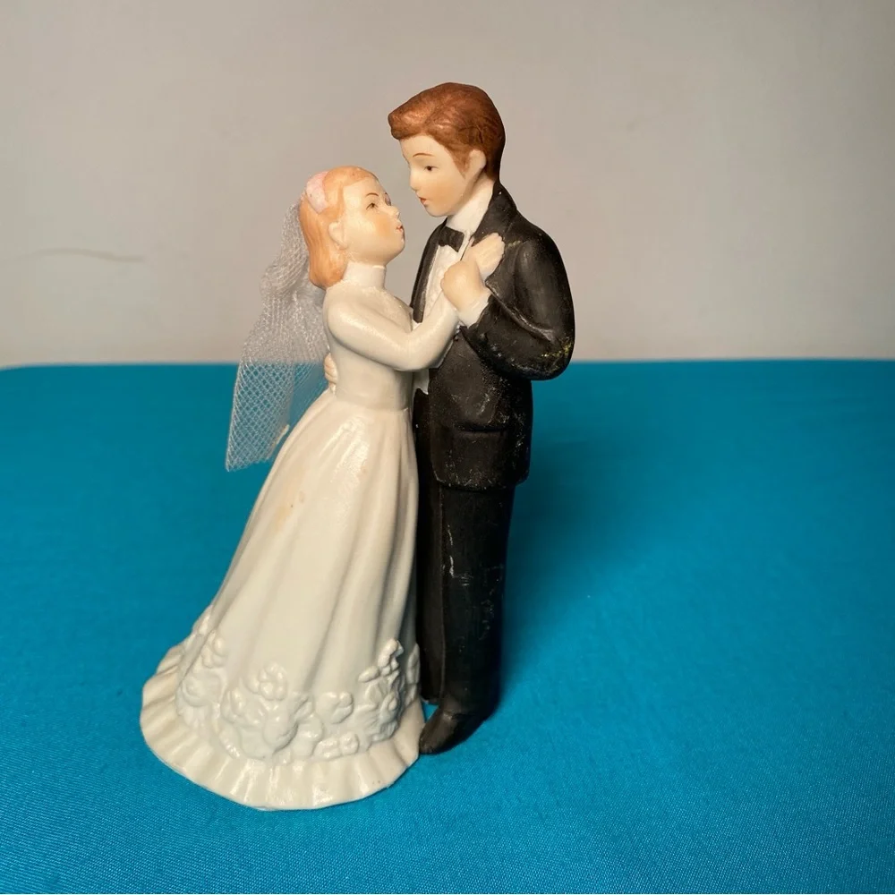 Lefton Romantic Bride and Groom Cake Topper